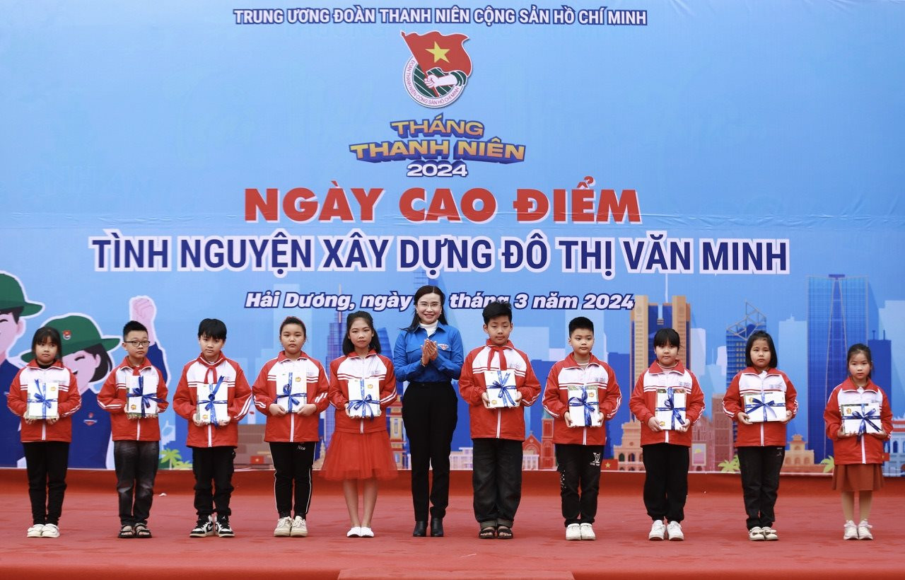 Ngày cao điểm “Tình nguyện xây dựng đô thị văn minh” tại Hải Dương